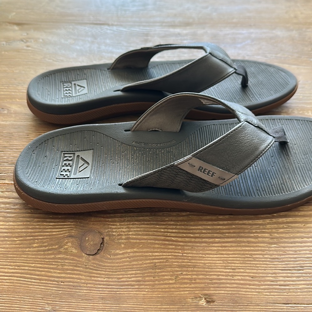 REEF Men’s gray Sandals / flip flops size 12 - Picture 3 of 5